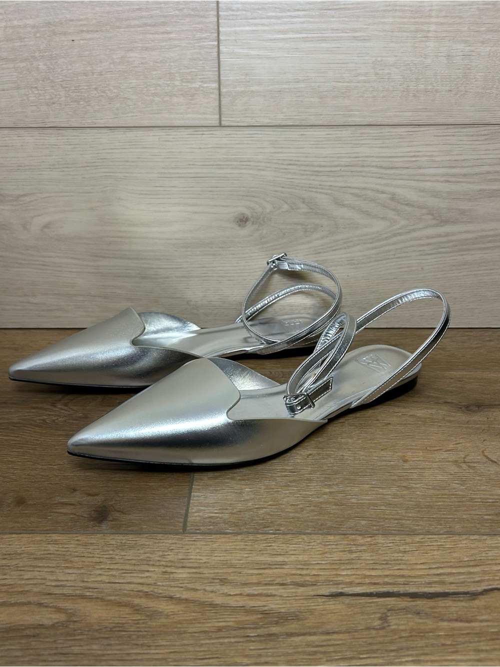 Aaj By Aminah Womens Talia Silver Adjustable Faux Leather Ankle Strap New 7.5